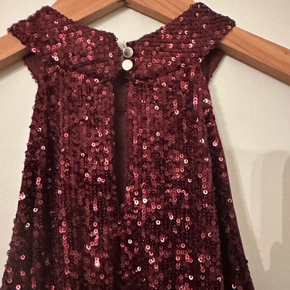 Cable & Gauge Burgundy Sequin Halter Top - Picture 3 of 8